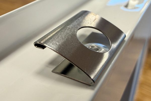 Klemmrahmen Isifix Edelstahlclip zur bohrfreien Befestigung des Insektenschutzrahmens am Fenster